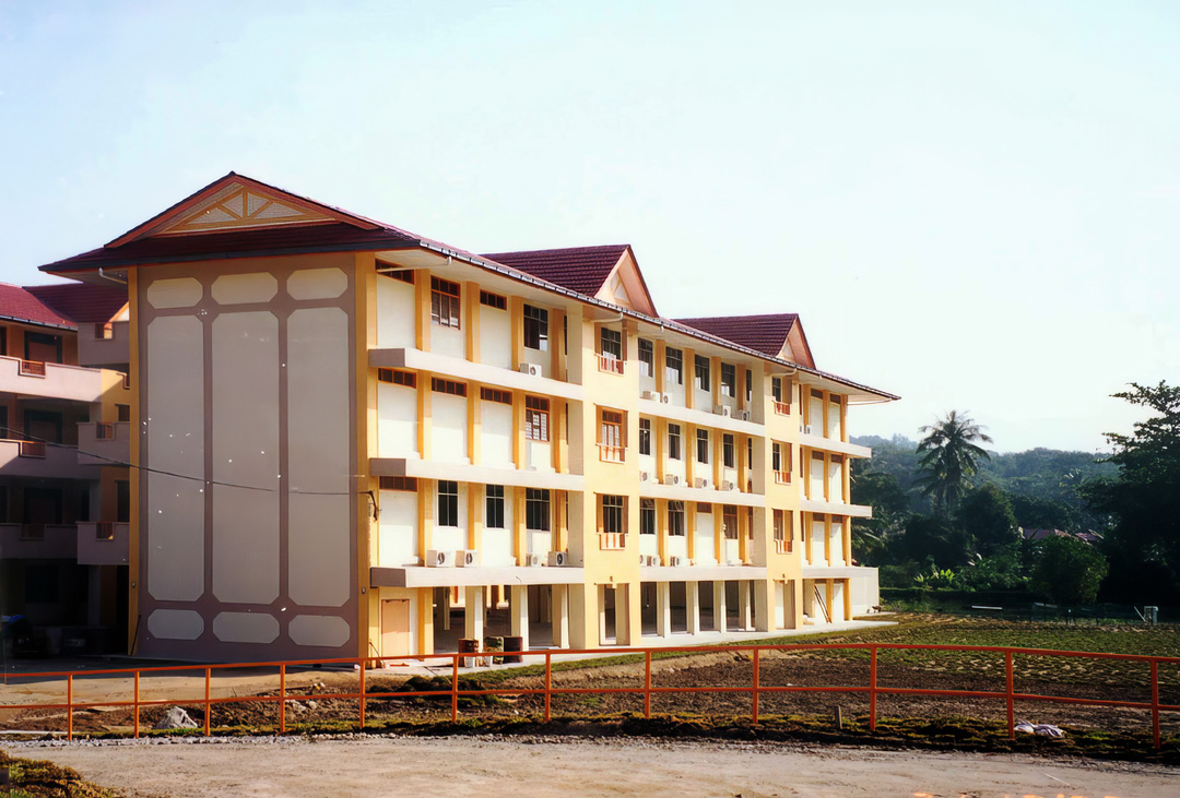 MEMBINA BLOK TAMBAHAN DI SEKOLAH KEBANGSAAN KULIM KULIM KEDAH DARUL AMAN.